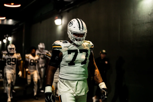 Linha ofensiva dos Packers promete decisões difíceis para comissão técnica, mas elenco oferece boas opções